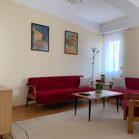 Bright Top Floor Apartment With Free Parking Skopje Buitenkant foto