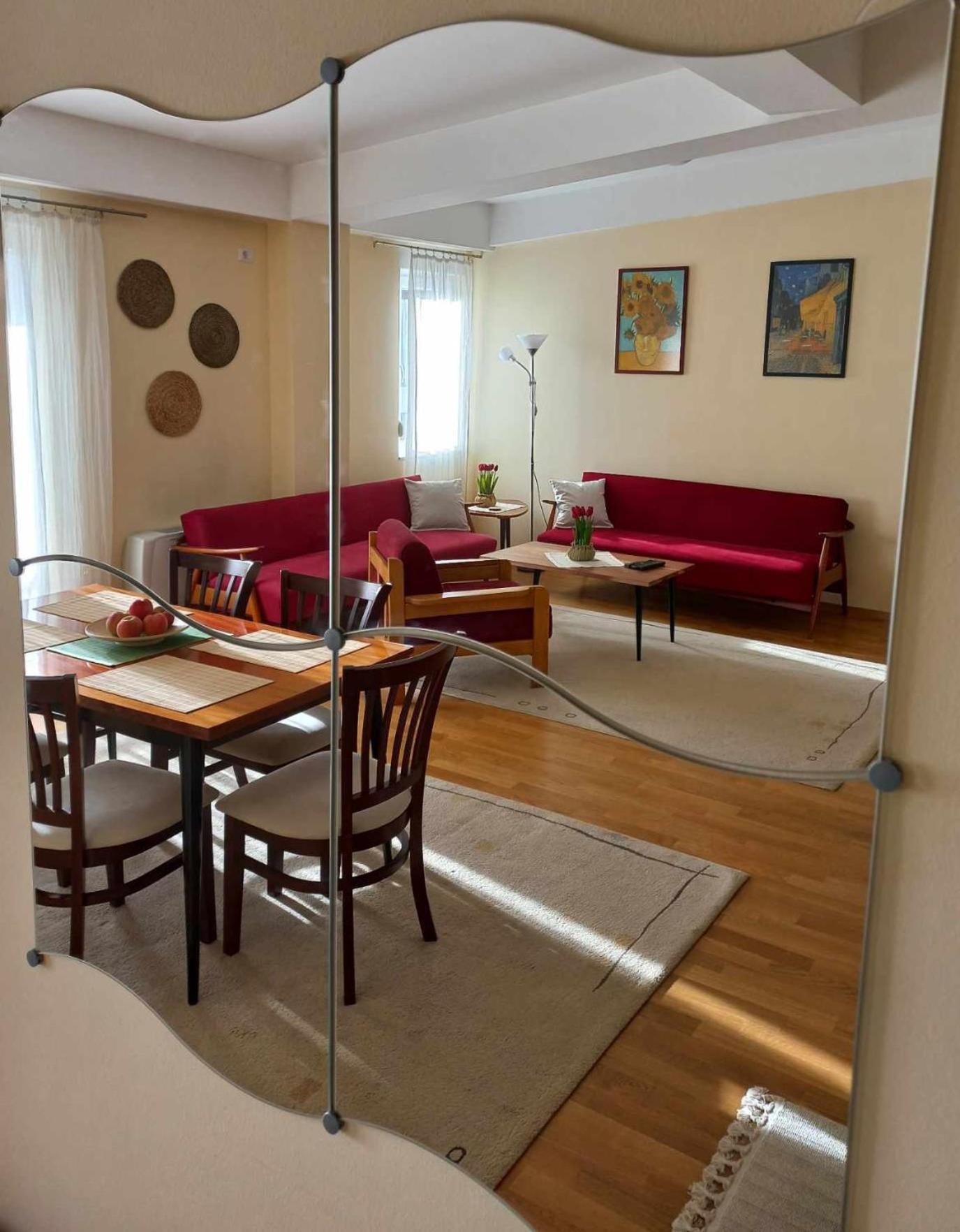 Bright Top Floor Apartment With Free Parking Skopje Buitenkant foto