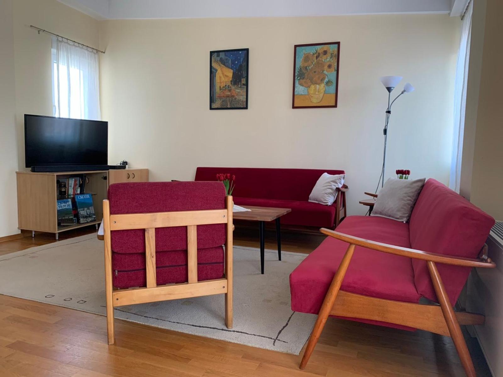 Bright Top Floor Apartment With Free Parking Skopje Buitenkant foto